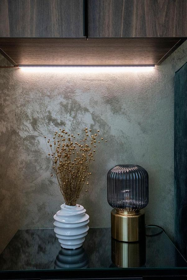 Awesome Apartment Boekarest Buitenkant foto