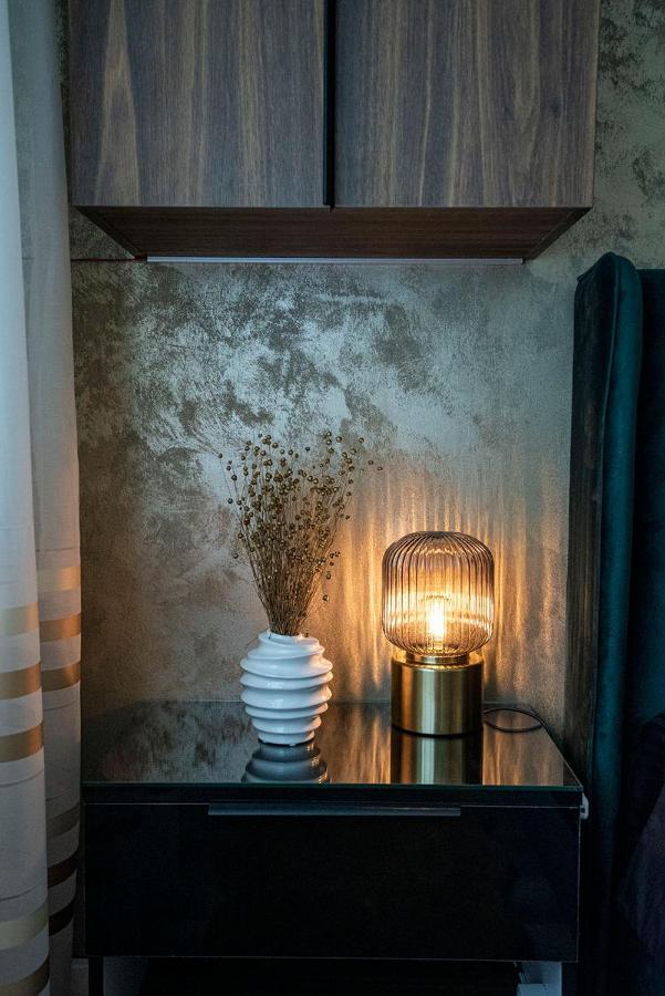 Awesome Apartment Boekarest Buitenkant foto