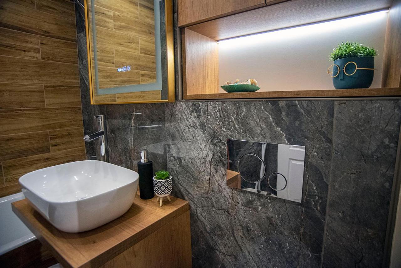 Awesome Apartment Boekarest Buitenkant foto