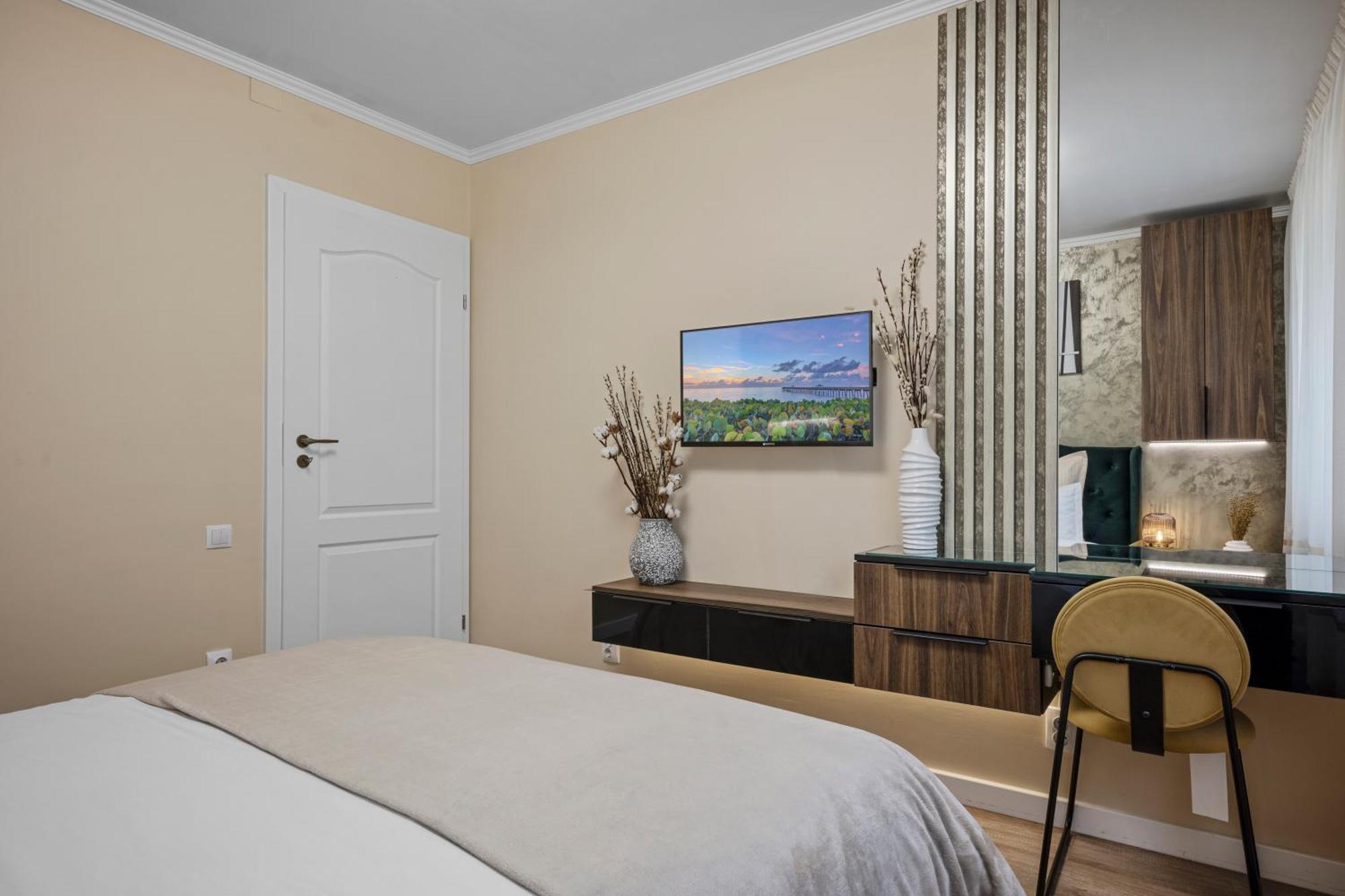 Awesome Apartment Boekarest Buitenkant foto