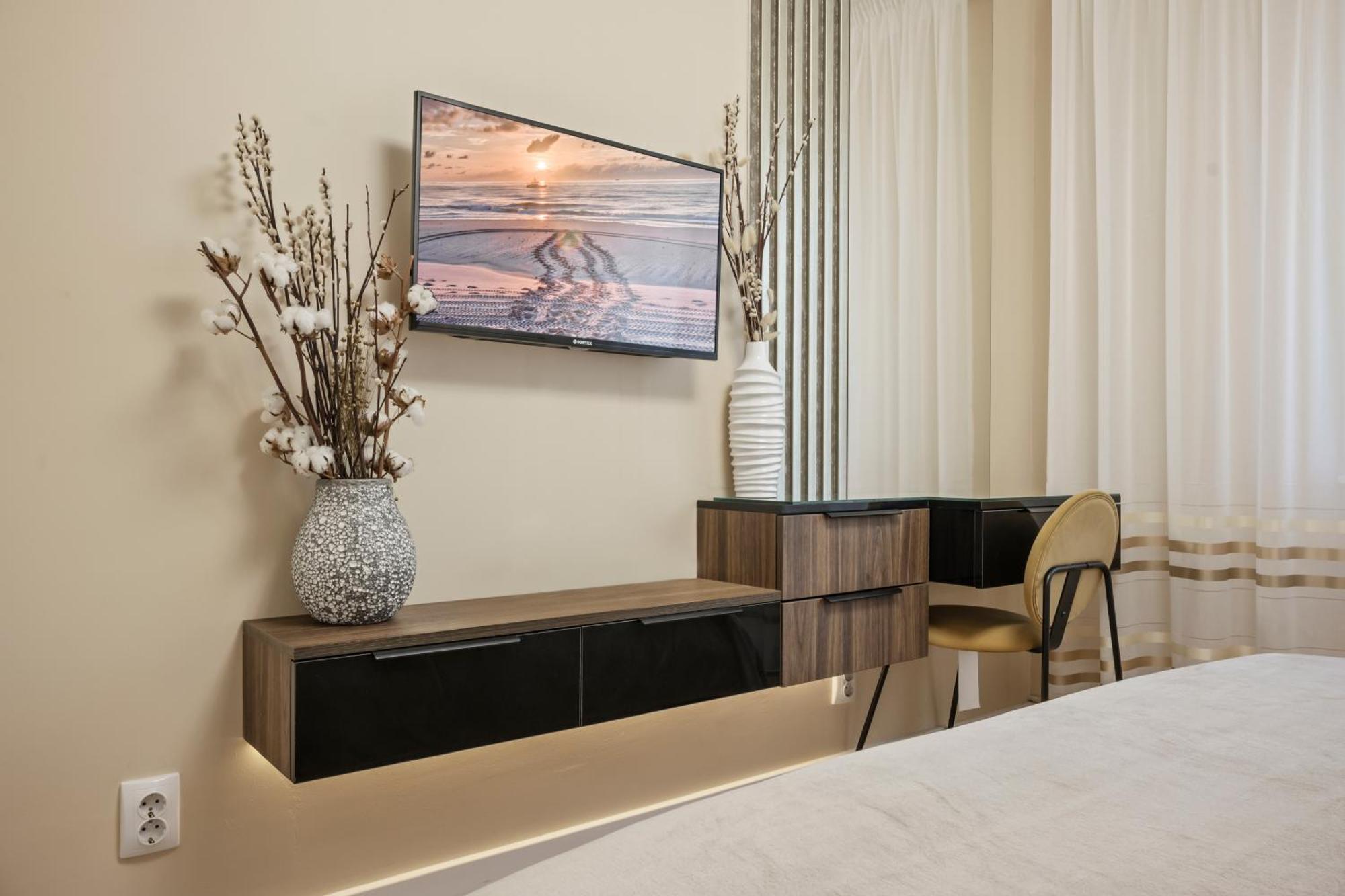 Awesome Apartment Boekarest Buitenkant foto